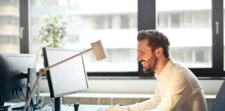 Arbetsgivare styr tillbaka arbetet till kontoren